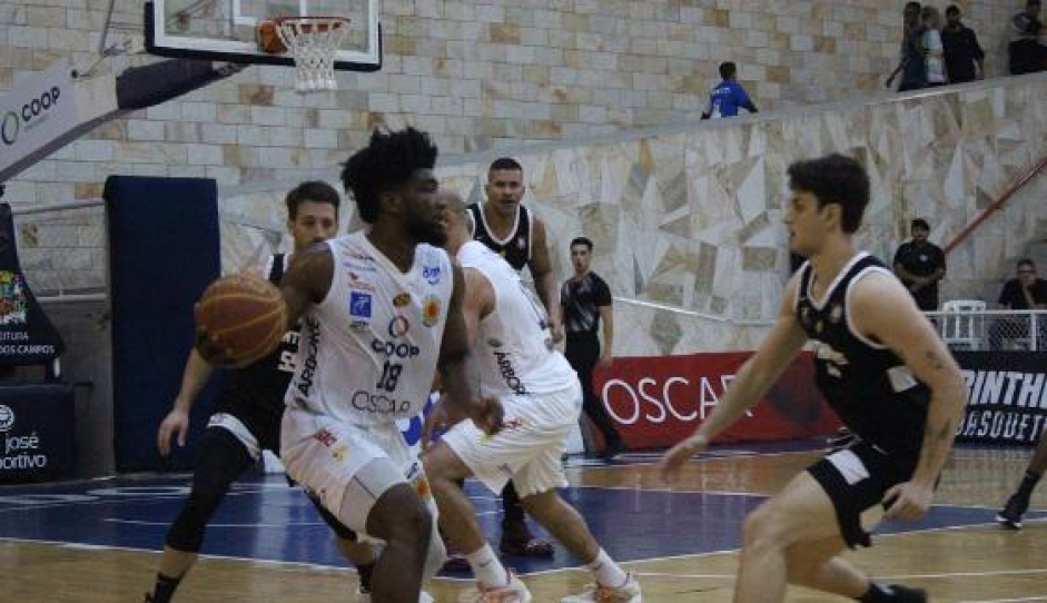 São José Basketball mandará partida contra São Paulo no Teatrão