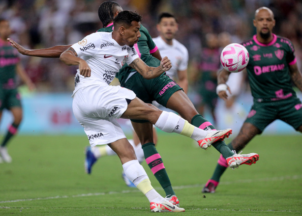 Ruan Oliveira em ação contra o Fluminense