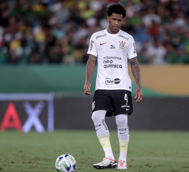 Gil se torna o terceiro jogador do Corinthians com mais jogos na Neo  Química Arena; clube parabeniza