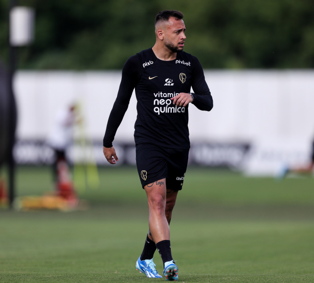 Maycon durante treinoo do Corinthians no CT Joaquim Grava