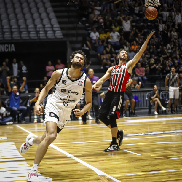 Como basquete do Corinthians calou críticas para sonhar com título