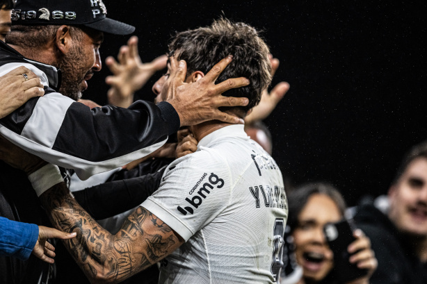 Corinthians bate Atlético-PR e é campeão do Brasileiro Sub-20 