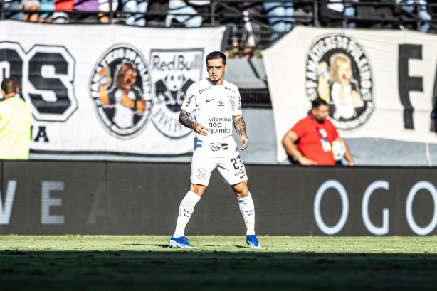 Fagner durante partida contra o Red Bull Bragantino