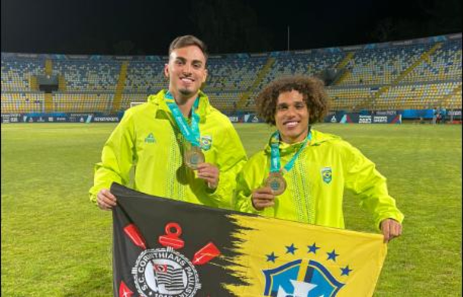 Guilherme Biro e Matheus Donelli com a medalha de ouro do Pan-Americano