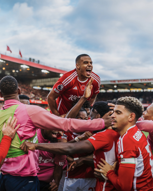Cria do terrão é eleito jogador do mês de clube Inglês