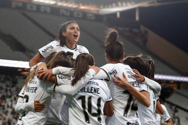 Corinthians Feminino ultrapassa marca de 100 gols na temporada