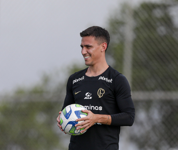 Mat�as Rojas em atividade realizada no CT Joaquim Grava