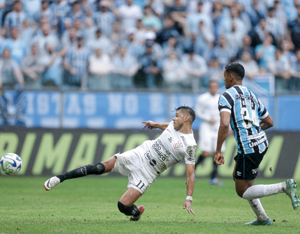 Corinthians e Grêmio fazem jogo com 2 viradas e empatam no duelo com mais  gols do Brasileirão - Jogada - Diário do Nordeste