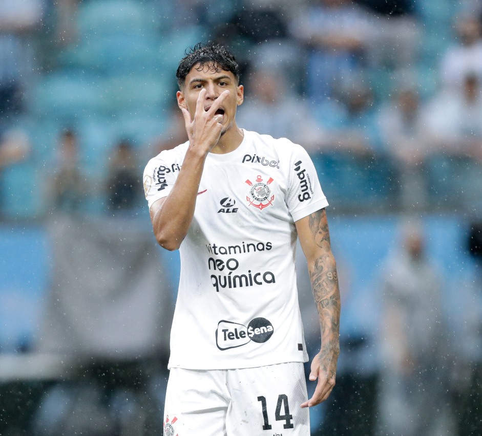 O zagueiro Caetano foi um dos quatro representantes do Corinthians na seleo da 34 rodada da Bola de Prata