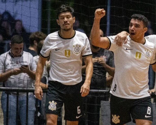 Dupla comemora classificação no Estadual de Futsal e valoriza trabalho do elenco do Corinthians