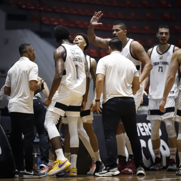 Dirigente destaca evolução do Corinthians Basquete desde a reativação da modalidade
