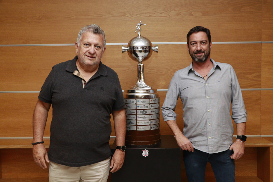 Duilio, presidente do Corinthians, e Carlos Vieira, presidente da Caixa, na Neo Química Arena