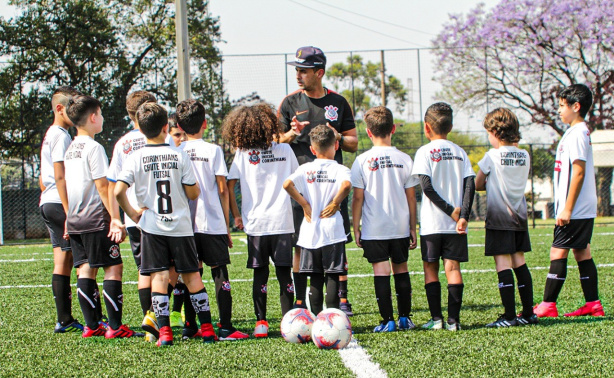 Formar cidadãos e internacionalizar a marca: Diretor detalha função do Chute Inicial no Corinthians