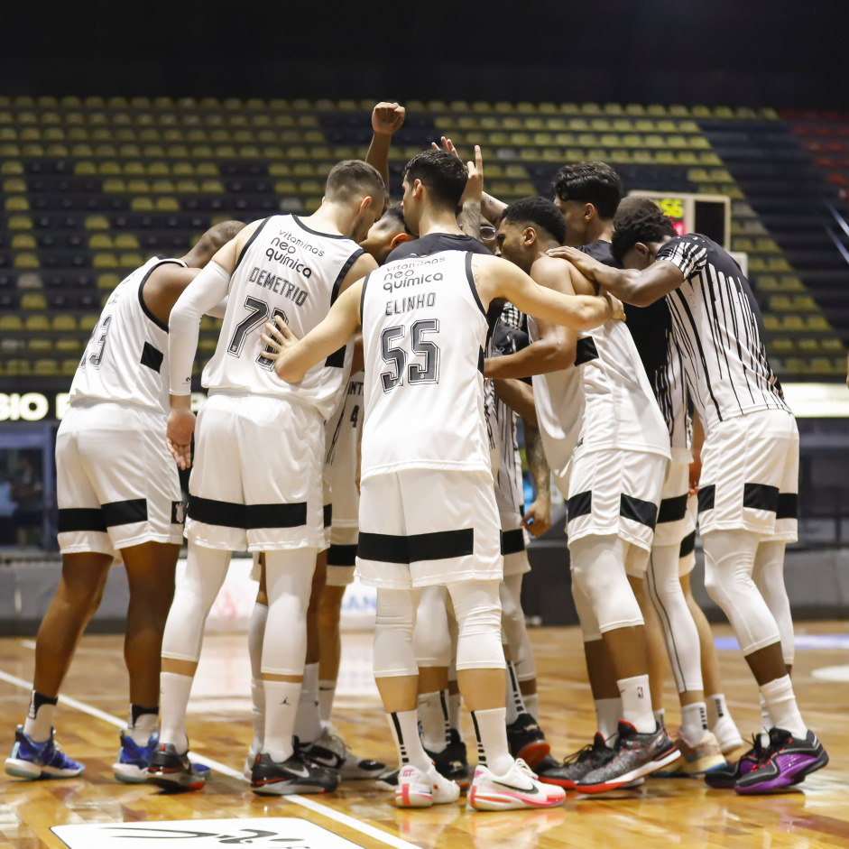 Corinthians busca a sua quarta vitria no NBB aps derrota contra o Paulistano