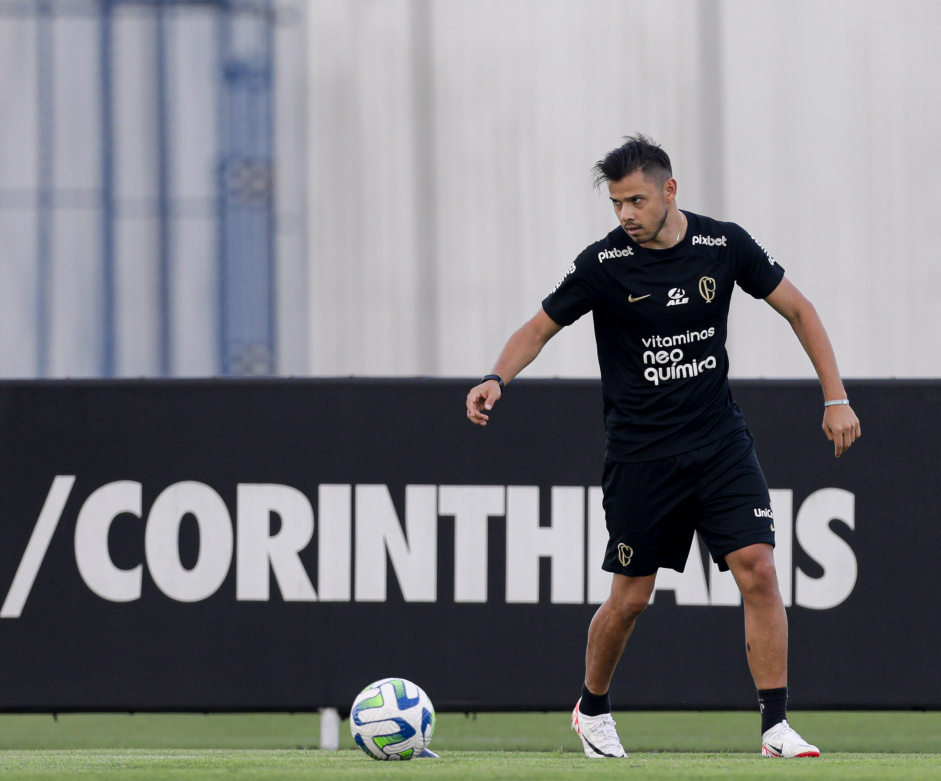 Romero em ao no treino do Corinthians