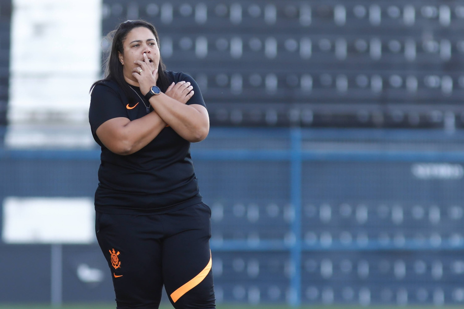 A treinadora Thaissan Passos comandar o Corinthians na primeira edio da Copinha Feminina