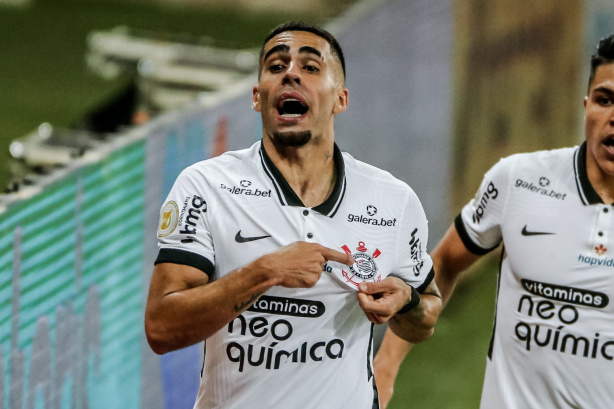 Ex-volante do Corinthians fala sobre relação com clube e exalta Fábio Santos