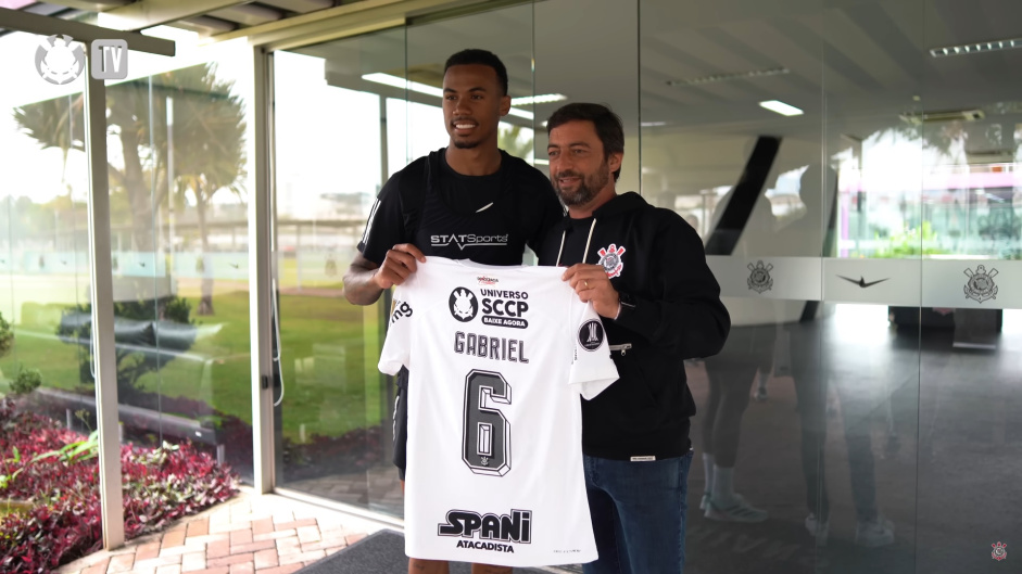 O zagueiro Gabriel Magalhães tem o desejo de jogar pelo Corinthians no futuro