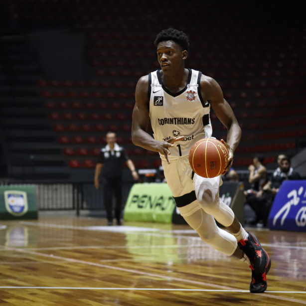 Ala do Corinthians aparece em seleção dos jovens de novembro do NBB