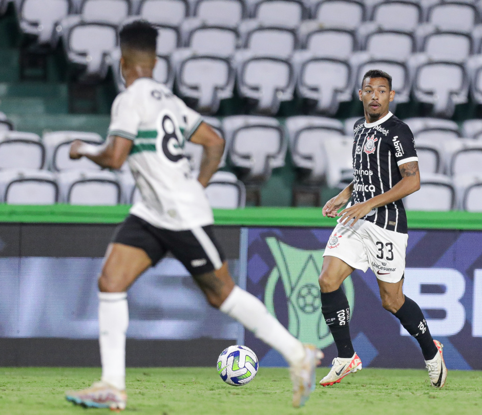 Mano Menezes tranquiliza ao comentar leso sofrida por meia do Corinthians