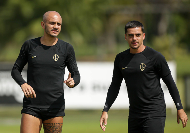 F�bio Santos revela chatea��o de veteranos com tratamento recebido no Corinthians