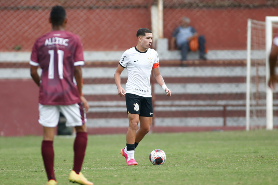 São Paulo acerta detalhes com zagueiro por negócio para 2023