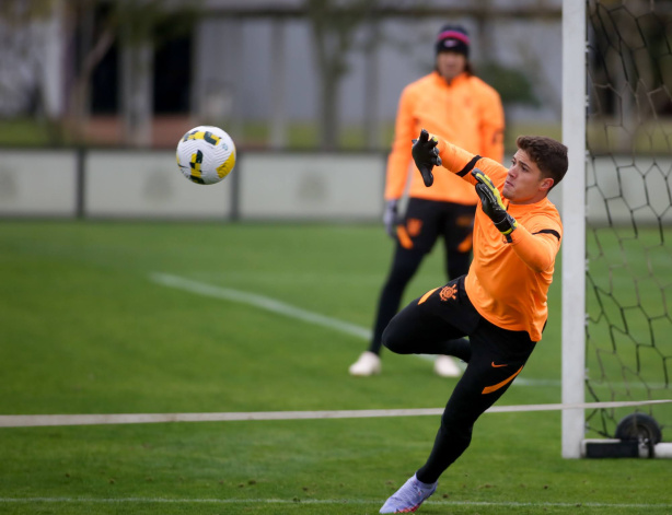 Felipe Longo detalha prepara��o dos goleiros do Corinthians para a Copinha