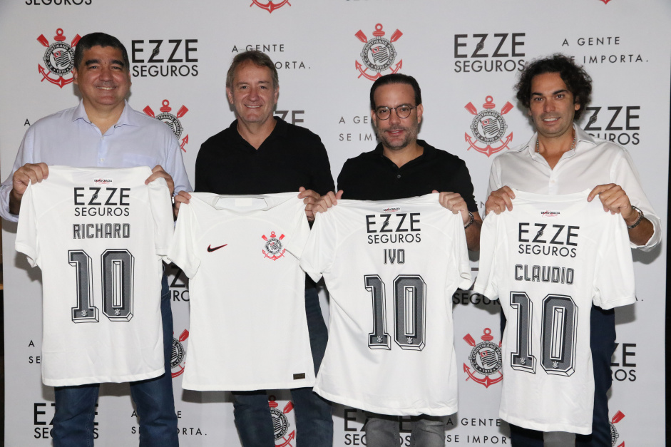 EZZE Seguros assumiu as costas da camisa do Corinthians no fim da gesto Duilio