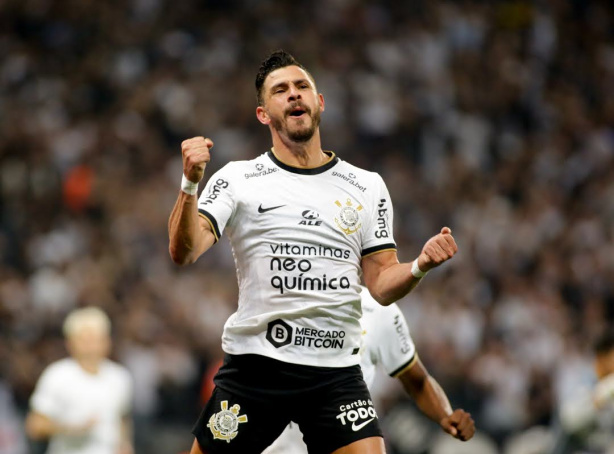 Ex-meia do Corinthians acerta com rival e jogar� a S�rie B em 2024