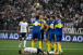 Defensor do Boca Juniors surge com shorts do Corinthians em meio �s f�rias; confira