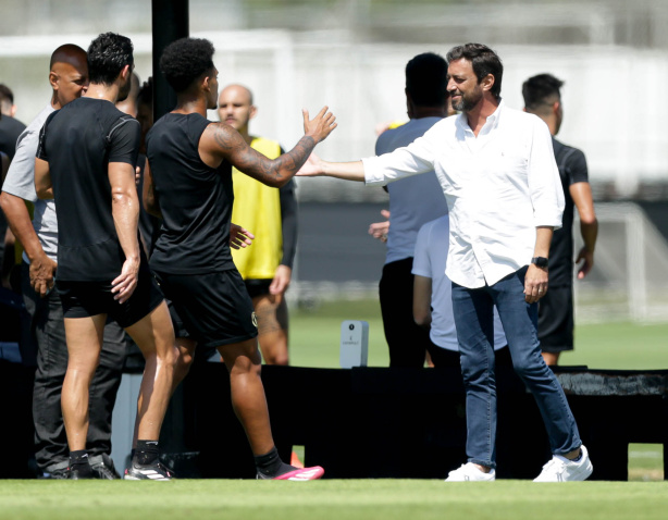 Duilio Monteiro Alves quer zerar todas as pendências com os jogadores até o dia 31; presidente antecipou últimas parcelas da venda de Murillo