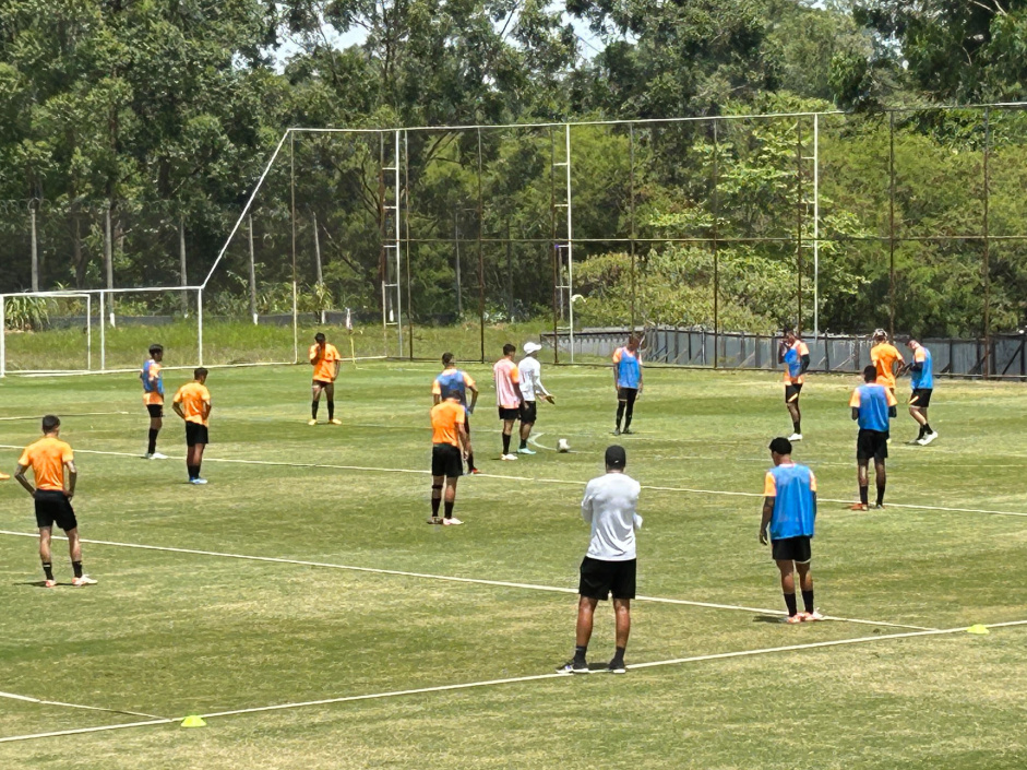 O Corinthians sub-20 fez um treino aberto para a imprensa nesta sexta-feira, no CT da base