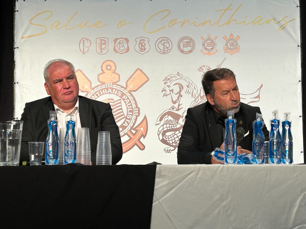 Rubão e Augusto Melo durante posse da nova gestão do Corinthians