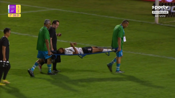 Arthur Sousa deixou o campo no jogo contra o Ji-Paraná de maca