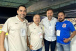 Entre Chic�o e Augusto Melo est� Valmir Costa, um dos diretores adjuntos