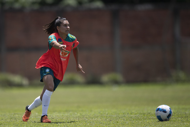 Em meio a treinos, seleção feminina faz foto oficial da Copa do Mundo