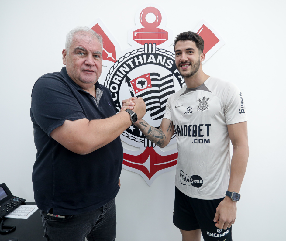 Corinthians anuncia contratao de Gustavo Henrique