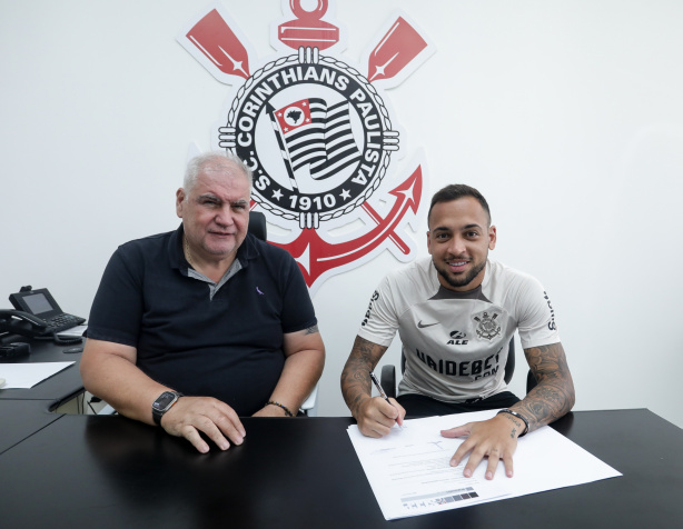 Corinthians oficializa a permanência de Maycon para 2024