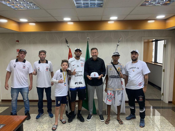 Membros da Camisa 12 se reuniram com Augusto Melo nesta segunda-feira