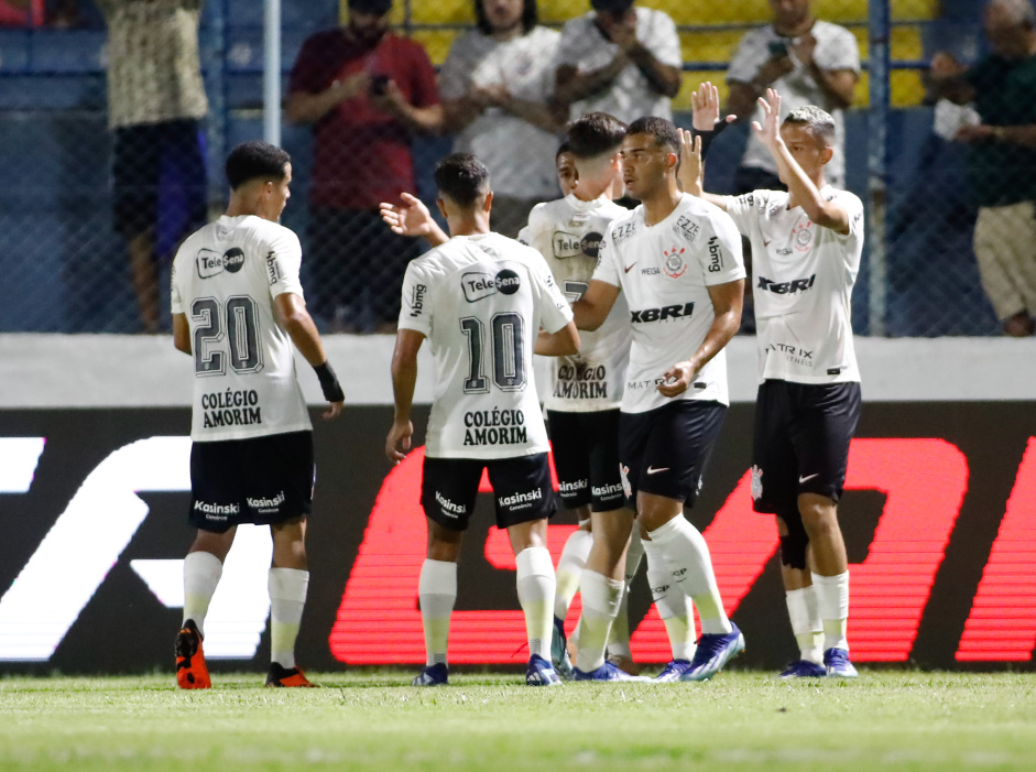 Corinthians goleou o CRB e avanou para as quartas de final da Copinha