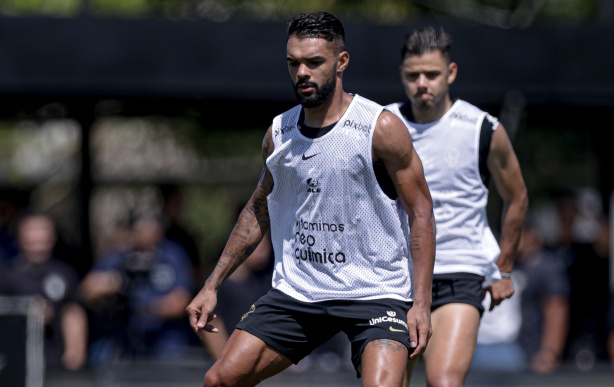 Raniele e Romero durante treino do Corinthians no CT