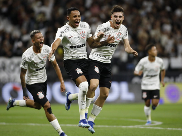 Arthur Sousa marcou uma vez no primeiro tempo e outras duas vezes na etapa final