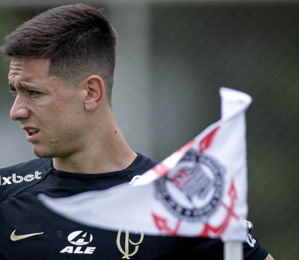 Diretor do Corinthians volta a atualizar situação da regularização de Garro