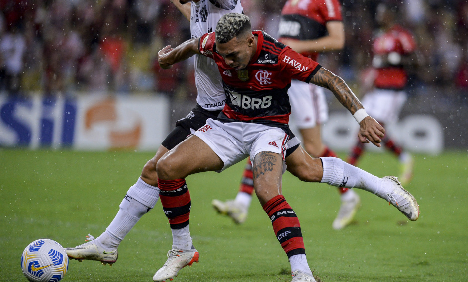 Matheuzinho em ao pelo Flamengo