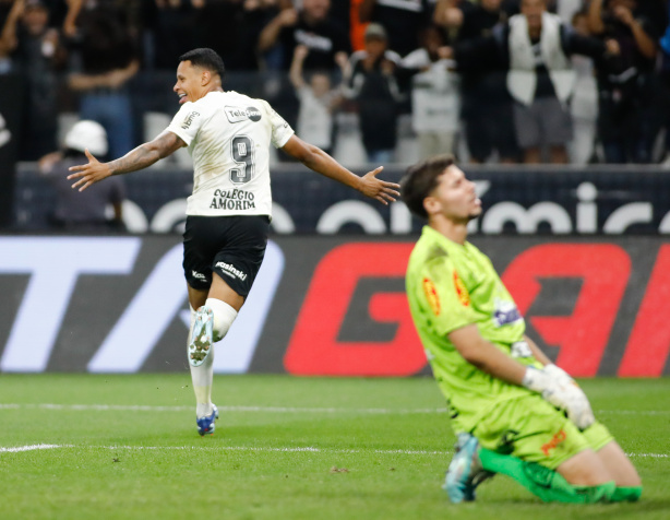O Corinthians bateu o Novorizontino por 3 a 0 e se classificou para a final da Copinha
