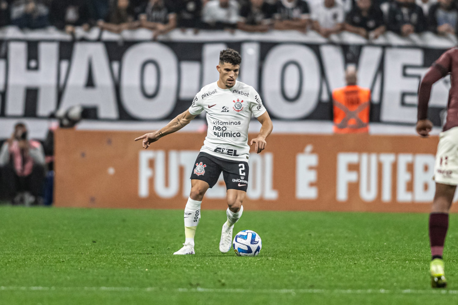 Corinthians recebe proposta por lateral e no deve dificultar sada
