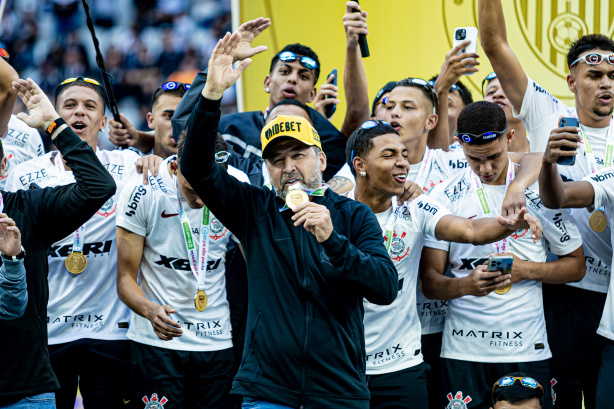 Cerim�nia de premia��o da Copinha gera atrito no Corinthians