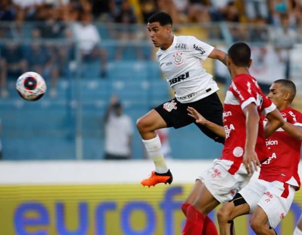 Higor comenta poss�vel chamado de Mano Menezes para atuar em posi��o carente no Corinthians
