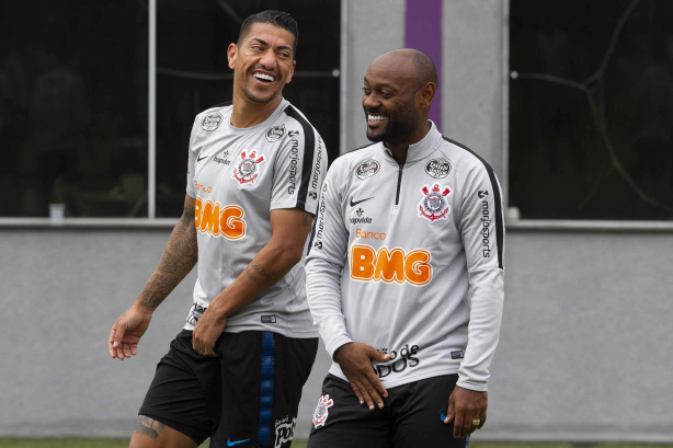 Clássico goiano tem participação de trio ex-Corinthians