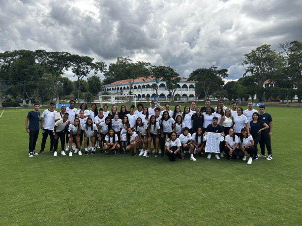 Jogadoras e profissionais do Corinthians Feminino no CT Dartanh�, em Guararema